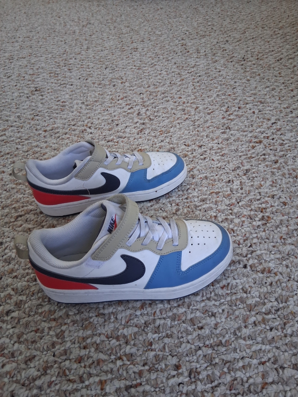 Nike Kids Low-Top Sneakers in White, Blue, Red Size 2